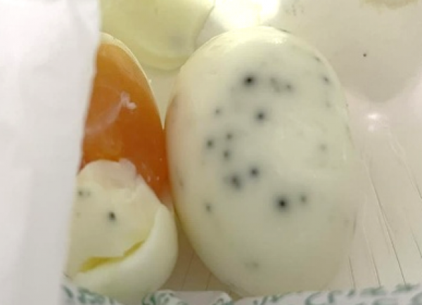 白身の表面に黒い点がいくつもあるが食べられるか